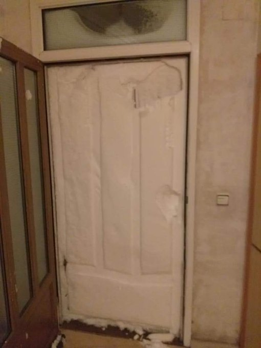meteo_aragon's tweet photo. ¡¡Sin palabras!! Así han amanecido hoy en algunas casas de Mosqueruela (Teruel), literalmente no podían salir de ellas.

Fotos de Pilar Valero Herranz. https://t.co/JVKKAtLKAK