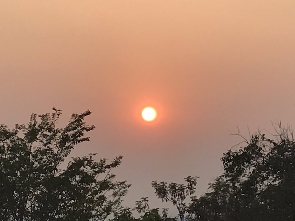 bluesky_by_me's tweet image. ถ้าบังเอิญ​เราเดินสวนกัน

ถ้าบังเอิญเจอฉันสวนมา

เธอจะยิ้มทักทายพูดจา

หรือว่าทำเฉยเดินเลยผ่านไป...

s ü n s ë t : #blue_sky_by_me