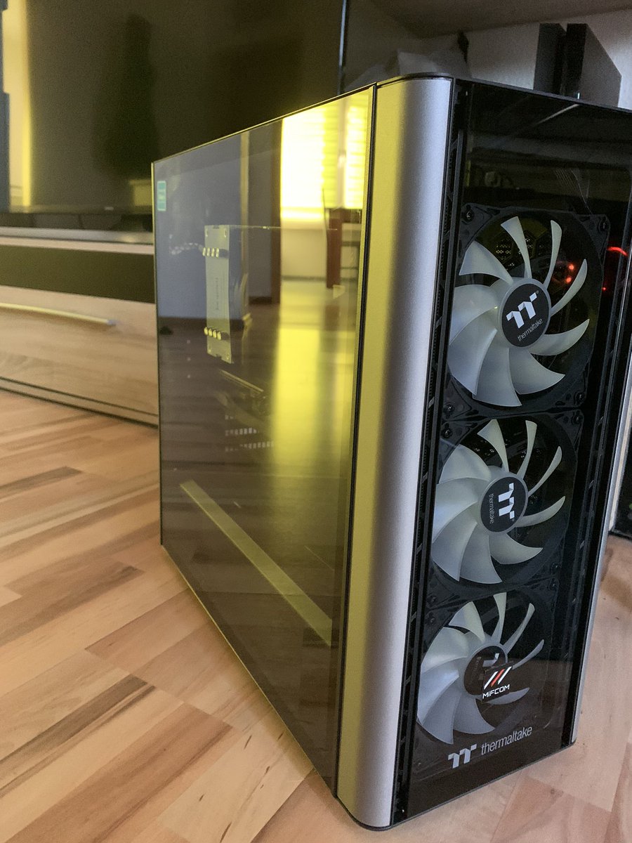 R3FL3xger's tweet image. Er ist da ! Der neue macht sich richtig gut #Neuerpc #mifcom #gamingpc #zocker #stream #games danke @MIFcomGmbH