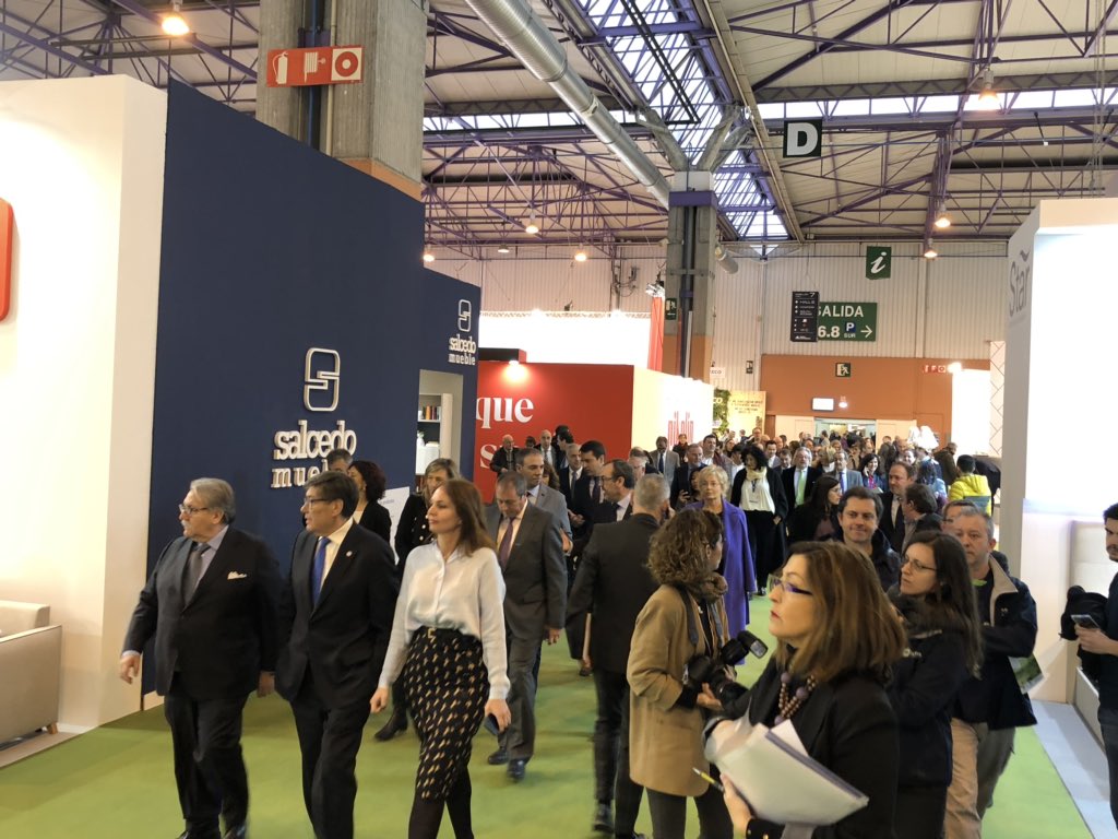 En plena Inaguraciòn Oficial  de la #FMZ contando con la presencia de las autoridades: @gobiernodearagon, <a href="/zaragoza_es/">AyuntamientoZaragoza</a>, @Corte_general, <a href="/cortes_aragon/">Cortes de Aragón</a>, Directora General de Comercio, Ferias y Artesanía del y nuestro Presidente y Director General de @feriazaragoza.