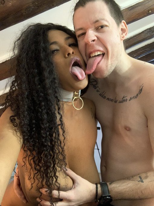 hoy fue grabaci&oacute;n con el @elputonik  est&aacute;n preparados? https://t.co/oiahnxWwoz<a class="tags" target="_blank" title="On Twitter" href="/?out=eyJ0eXAiOiJKV1QiLCJhbGciOiJIUzUxMiJ9.eyJpYXQiOjE3MjA5NTM3OTYsImlzcyI6InR3cG9ybnN0YXJzLmNvbSIsIm5iZiI6MTcyMDk1Mzc5NiwiZXhwIjoxNzUyNDg5Nzk2LCJyZWRpcmVjdF91cmwiOiJodHRwczovL3R3aXR0ZXIuY29tL2VscHV0b25payJ9.2UeDN4TILJA6tUATQFCGm5l1ZA93SeShCI1b7-kCd_Fs5pylGzTIr9KS-1suOvavazl6-OpzOJRzfcyKovNCzg">@elputonik</a><a href="/tag/halloween"class="tags"><span>#halloween</span></a><a href="/tag/happyhalloween"class="tags"><span>#happyhalloween</span></a><a href="/tag/happyhalloween202"class="tags"><span>#happyhalloween202</span></a>