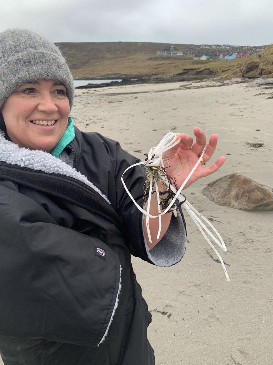 Rua2000's tweet photo. #2minutebeachclean & #swimsuitseaswims #outdoorswimming #dryrobe #batoko #rareform https://t.co/QhLEaW3PBZ