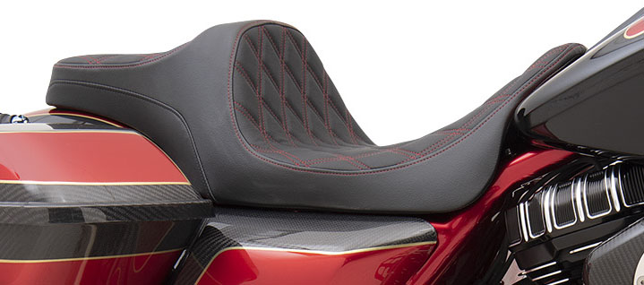 DragSeats's tweet photo. Check out our Predator III Seat on the new 2020 FatBook Cover bike. It was the perfect fit for this 2019 Electra Glide Standard built by @HofmannDesigns. Head to our website to find the perfect one for you. https://t.co/bF3ciJJJ0k https://t.co/d3Ny1V2kaJ