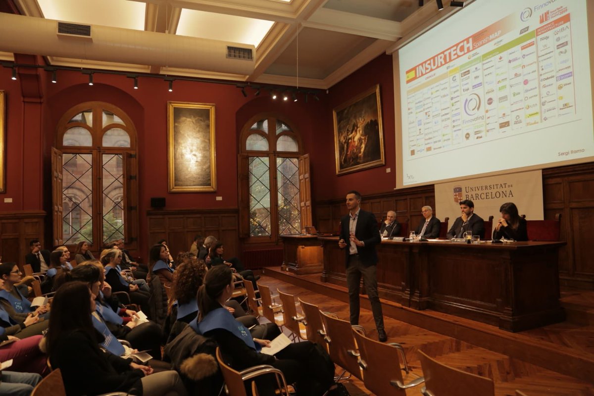 UB_IL3's tweet photo. Iniciamos el acto de clausura de la 1a Edición del Programa Superior Universitario en Servicio y Gestión de clientes de Seguros de @BancoSabadell. ¡Felicidades a tod@s los graduados! 👏🏼🎉 @ZurichSeguros https://t.co/jrD4QV2ZMf