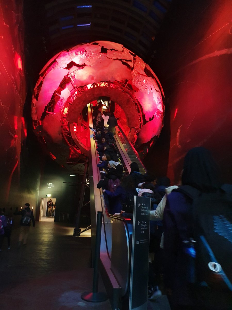 RicardsGeog's tweet photo. Year 7 enjoying learning about Tectonic Hazards and animal adaptation  #lovelondonmuseums @NHM_London @RicardsTweets https://t.co/W17H7cFqub