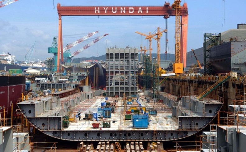 VesselFinder's tweet photo. probunkers signs LOI with Hyundai for the construction of two LNG Bunker Vessels
https://t.co/V6uKYQFGaa #probunkers #HyundaiMipoDockyard #HMD #LNGBunkerVessels #LNG https://t.co/wuQlwjzSqY