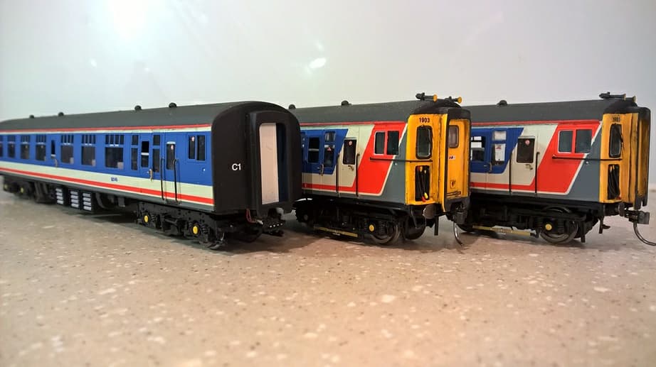 PdannyH's tweet photo. Can't believe it's been 4 years! #6REP was my big project build of 2017. Utilising the @hornby #4VEP it
wasn't the easiest build but is one of the prides of my fleet and an absolute favourite.
#TMRGUK #NetworkSouthEast #modelrailway #SouthernRegion #kitbash #VariousMultipleUnits https://t.co/HhJysAZURV