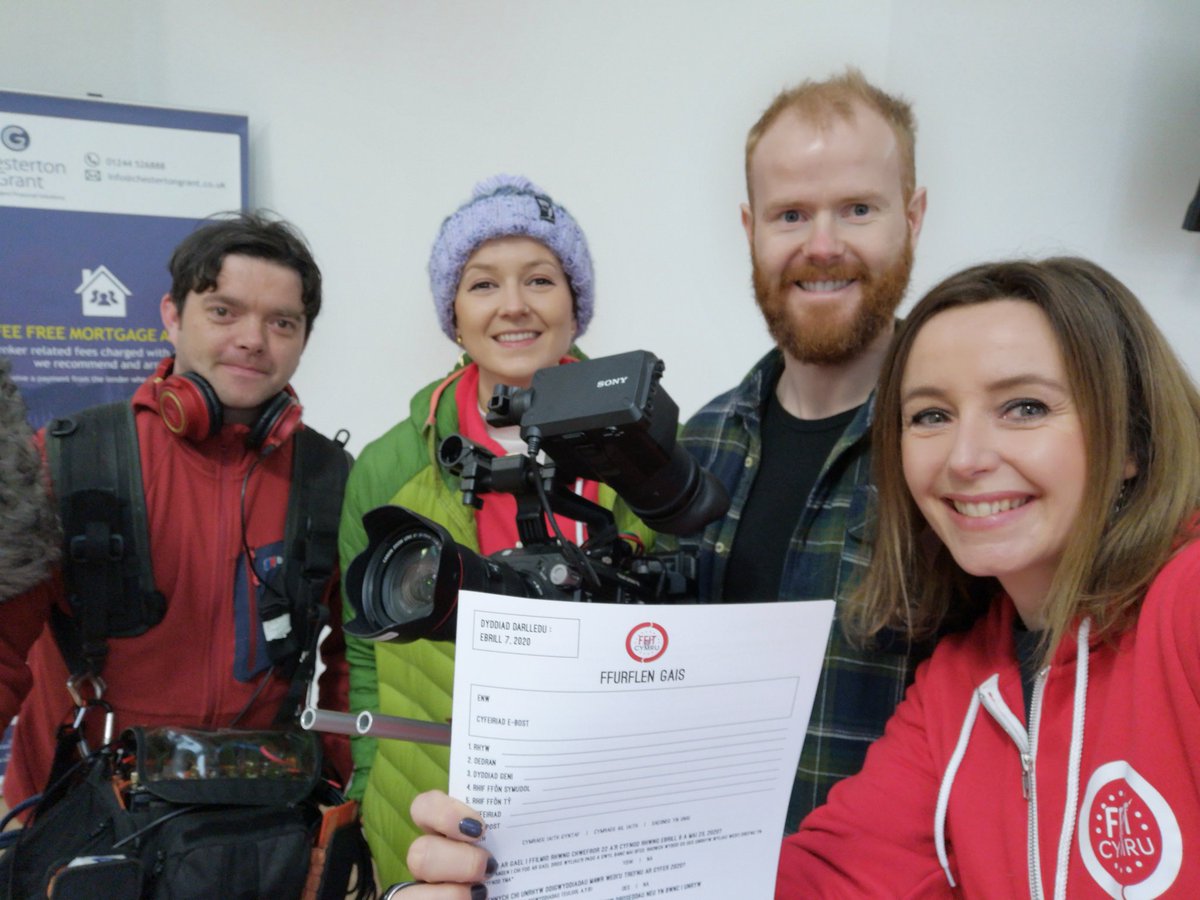 LisaGwilym's tweet photo. Taith @ffitcymru 2020 - da ni'n crwydro Cymru a dwi adre yn Nyffryn Clwyd,yng Nghwmni Arwerthwyr Ffermwyr Rhuthun. 
Lot o sgyrsiau difyr am gig oen a siwgr! 
📺 Chwilio hefyd am Arweinwyr.
Awydd mynd amdani eleni a thrawsnewid eich bywyd?
https://t.co/5eaBYLj1D3
Dyddiad cau 31/01 https://t.co/AyG5YX8bS9