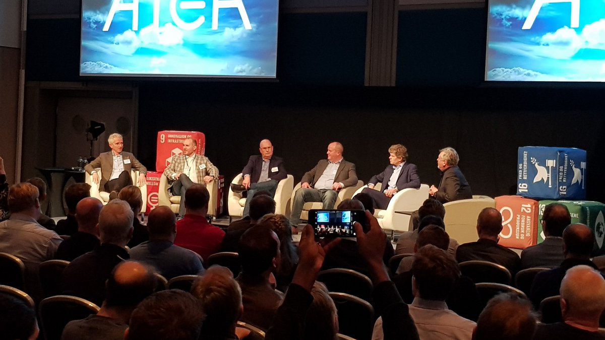 "IBM is in the business of giving customers choice." Loek Vredenberg, CTO IBM Norway. Paneldebatten på Atea Multi-cloud seminar i dag. #IBM #ibmcloud