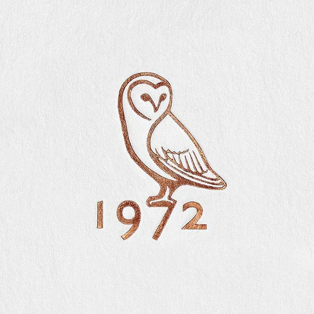 hurtwoodbooks's tweet photo. Wisdom, knowledge, beauty. Since 1972.
_
#hurtwood #owl #wiseowl #allmightybirds #bird_brilliance #bespokebooks #luxurybooks #coffeetablebooks #artistseditions #collectorseditions #designisinthedetails #artbooks #contemporaryart #fineprinting #beautifulb… https://t.co/oOrjCY7FAf https://t.co/moa5jx7cyG