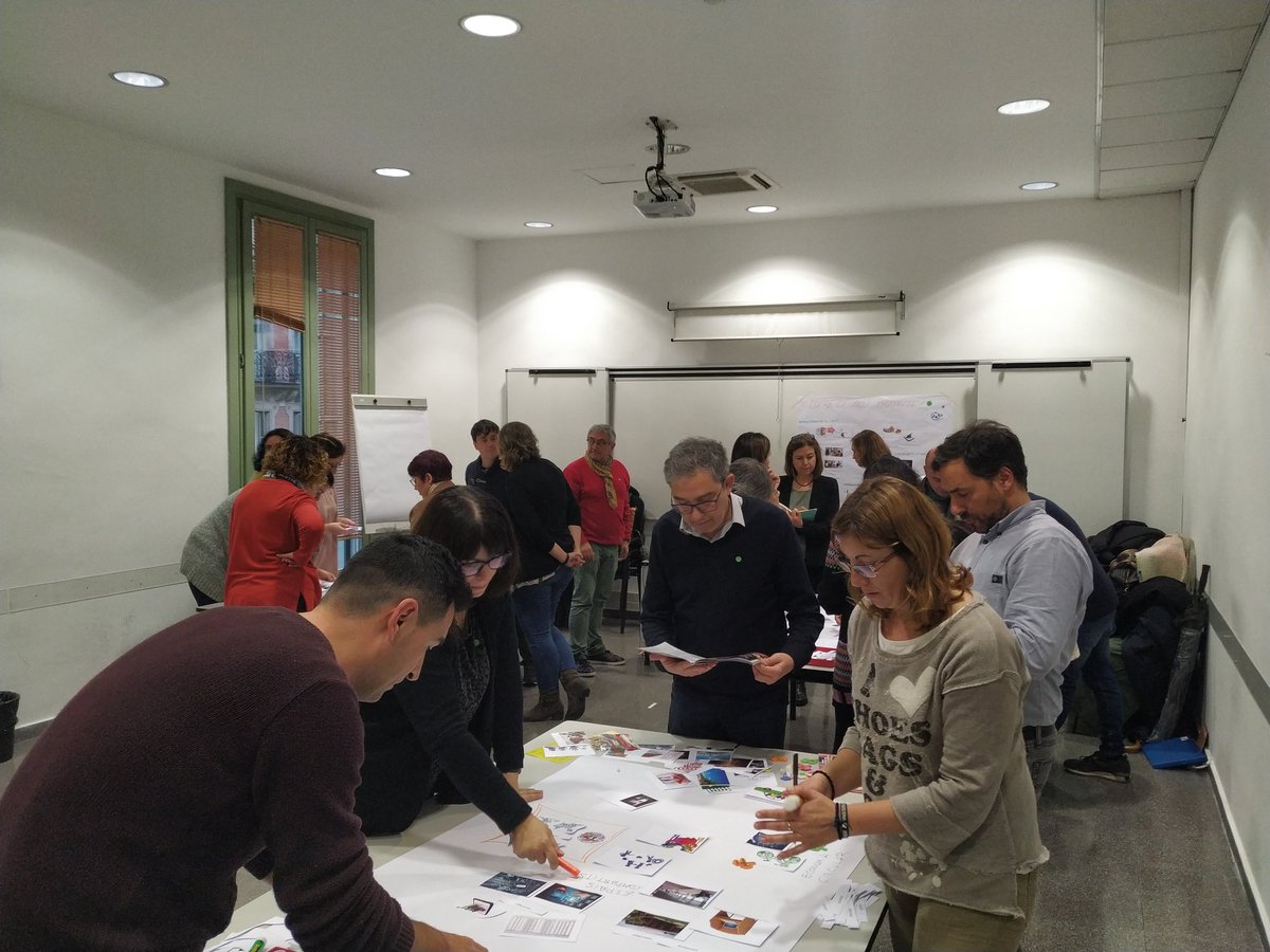 elena_casas's tweet photo. Taller de co-creació amb els tècnics i tècniques de la Xarxa Emprèn #cocreem #creativitattotal #talent #xarxa @xempren @GavaImpulsa https://t.co/ZdpqtciBRV