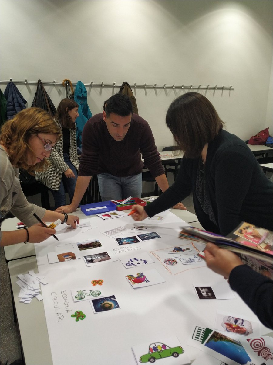 elena_casas's tweet photo. Taller de co-creació amb els tècnics i tècniques de la Xarxa Emprèn #cocreem #creativitattotal #talent #xarxa @xempren @GavaImpulsa https://t.co/ZdpqtciBRV