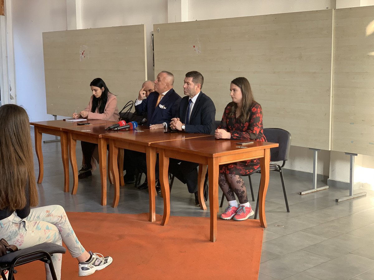 denisaruzi's tweet photo. #JavaEdukimit
Një nga 4-ër shtyllat mbi të cilat vihet theksi për Ditën e Edukimit është Paqja.
Në këtë kuadër, Shërbimi Kombëtar për Rininë organizoi konferencën me të rinjë pjesëmarrës gjimnazistë, dhe ekspertë të fushës. #Riniaqeduam #MASR #DitaNderkombetareeedukimit 👏 https://t.co/7k2B6G1Yii