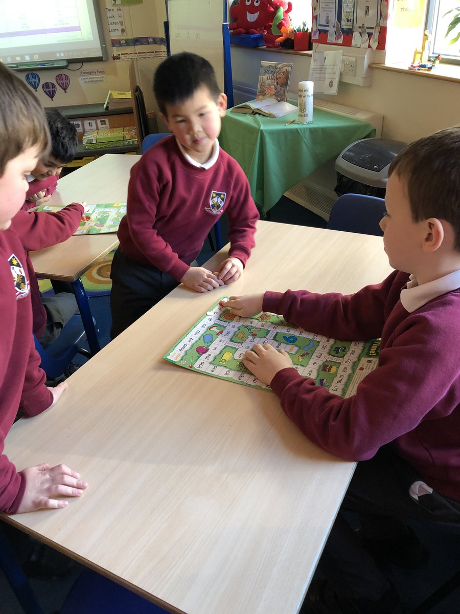 StColumbasLPrep's tweet photo. #SCCPrepTwo using fantastic phonics skills to complete the challenges. #SCCEnglish https://t.co/024uJ6NUik