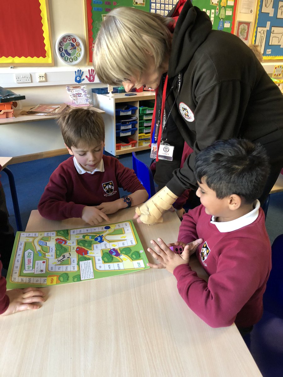 StColumbasLPrep's tweet photo. #SCCPrepTwo using fantastic phonics skills to complete the challenges. #SCCEnglish https://t.co/024uJ6NUik