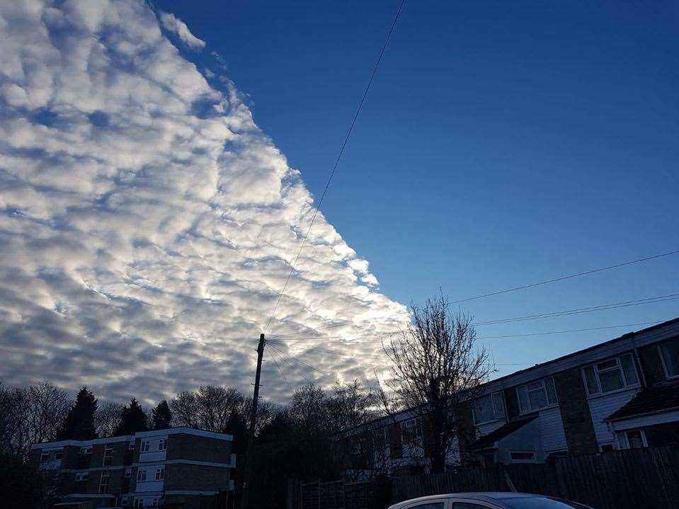 Kent_Online's tweet photo. The cloud was seen gliding over east #Kent prompting many to take to social media to post their images of the phenomenon  https://t.co/2t1t4r0atH https://t.co/MvZbB89BXV
