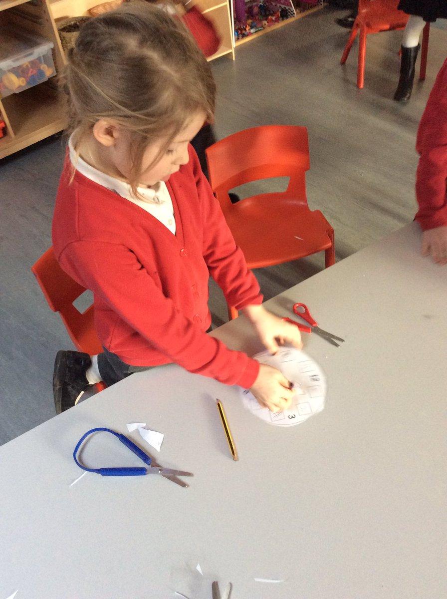 MissHPatelKMPA's tweet photo. Kingfishers have been learning to tell the time. They will be bringing the clocks they made home to practise o ‘ clock and half past. @kestrelmead https://t.co/A7R4K1sq0u