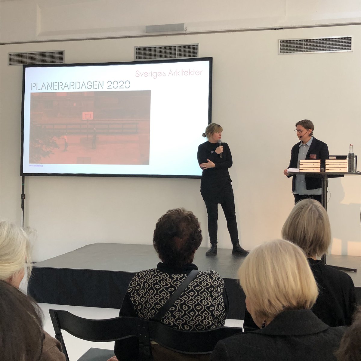 pjlindroos's tweet photo. Dags för #planerardagen2020 - ett arrangemang av #sverigesarkitekter! Med @bjek75 som moderator. Spännande! https://t.co/EWcBqoqnNH