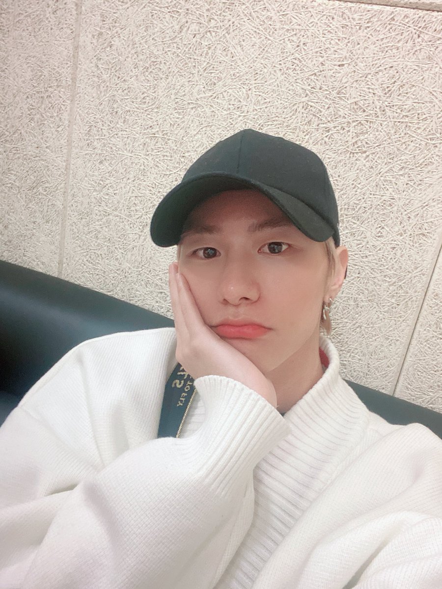 NewWorld_VICTON's tweet photo. [#승식 ] 앨리스!이제 곧 설날이 다가오네요!!휴가를 기다리며 조금만 더 힘내요!!💛💙 https://t.co/Lku9DcnWZj