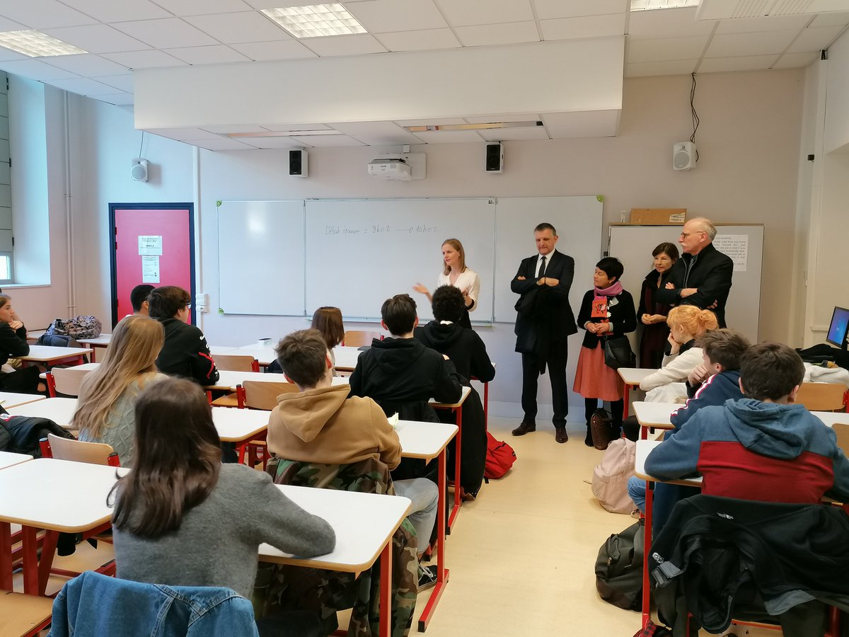 Academie De Versailles On Twitter Bac2021 A L Occasion Des Epreuves De Controle Continu La Rectrice Charline Avenel S Est Deplacee Au Lycee La Bruyere 78 Afin D Echanger Avec Des Eleves De 1ere