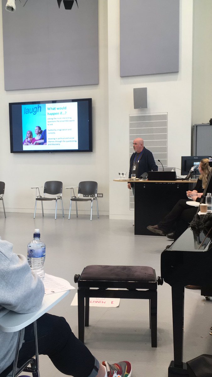 DinamicaTeatral's tweet photo. Time for Peter Hussey in #DYWsymposium @CrookedHouseTC https://t.co/I9eor7o7iT