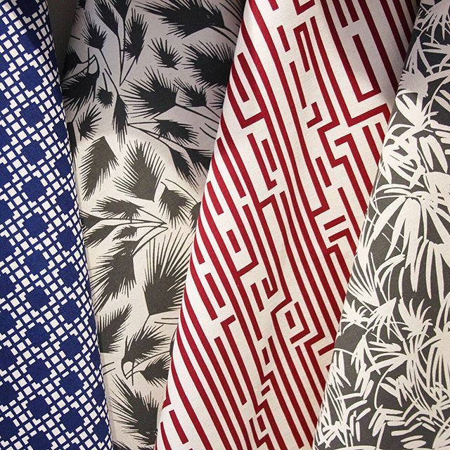 Tea Towels now available on the online shop! 👉🏻 Link in bio #print #pattern #design #geo #tropical #teatowels #online #shopsmall #homewares #laragörlach instagram.com/p/B7lLQwqHmyr/