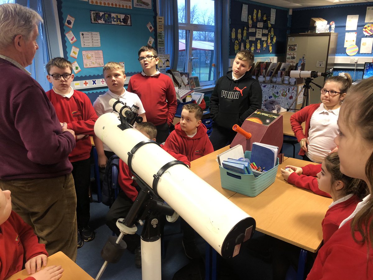 P5, P6 and P7 had a visit from the Stirling Astronomical Society today #STEM