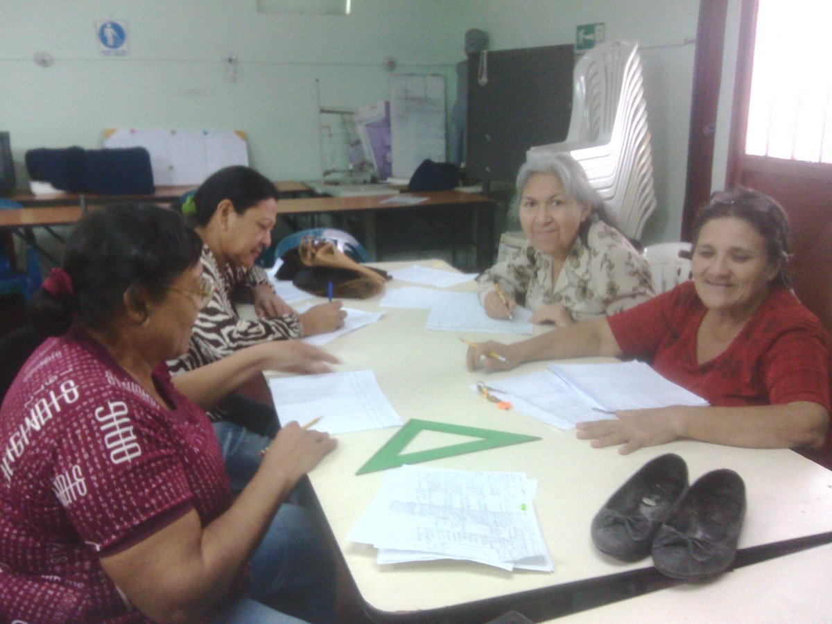 Incesmonagas's tweet photo. #IncesAlDía Maestras del #MotorTextil del @Incesocialista en el estado Monagas realizan preparativos metodológicos para iniciar en los próximos días taller de "Elaboración de Zapatos" como parte de su formación y autoformación productiva, continua, integral y permanente https://t.co/B6Q5V4LFOT