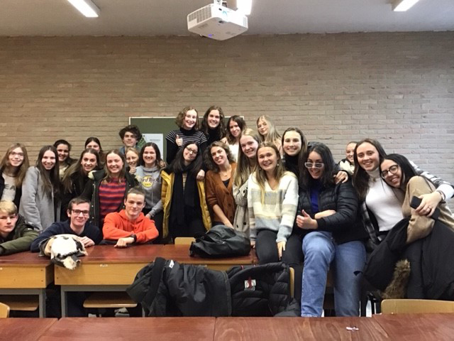 GroepIII's tweet image. Ondernemendheid stimuleren op de schoolbanken. Blij om deze groep creatiever en bewuster te maken in alles wat ze (gaan) doen. Veel succes!! #vlajovibe #OvK20 #BarnumRoeselare