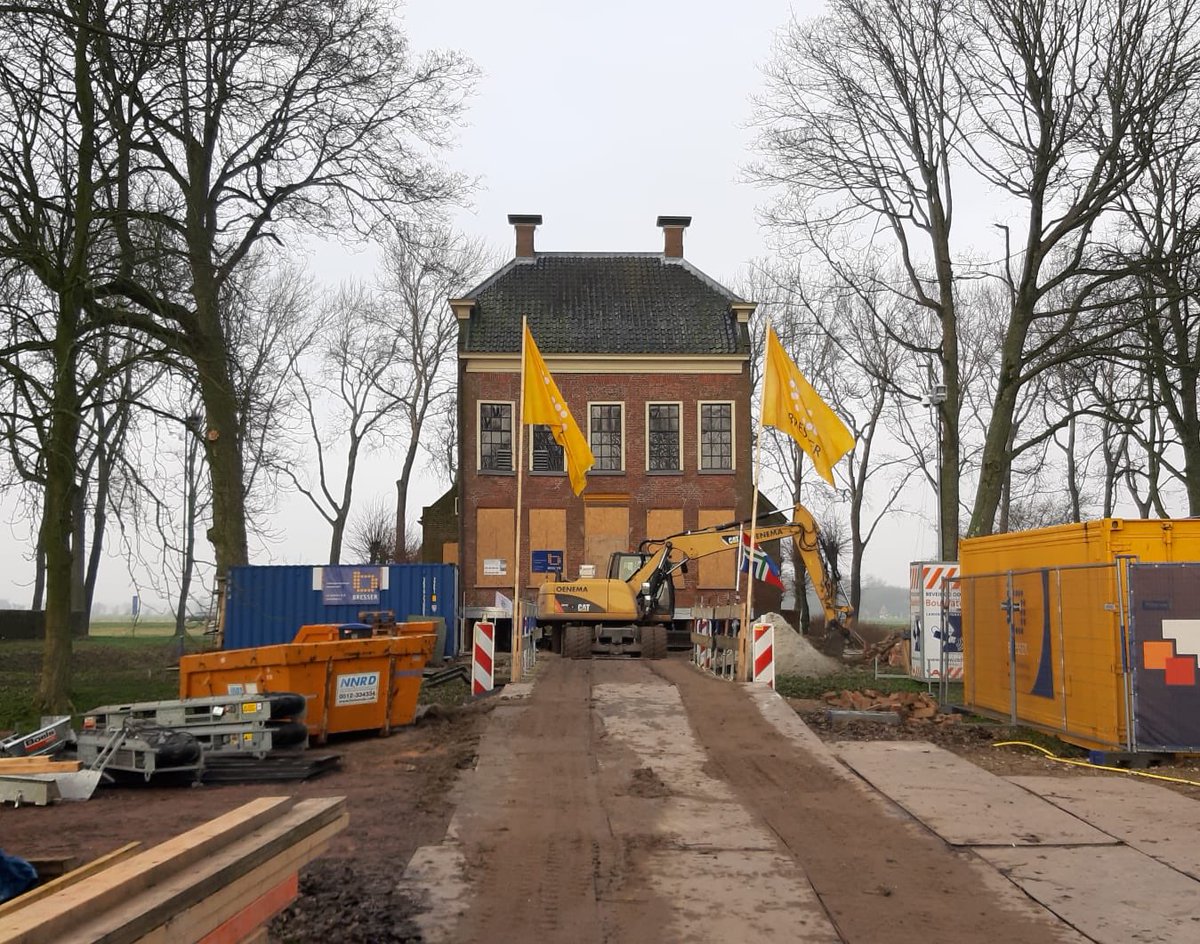 liesbethweusten's tweet photo. Overleg gehad in het (versterkte) Oude Kerkje in #Garrelsweer over erfgoed en daarna even gekeken bij de werkzaamheden bij borg #Rusthoven. https://t.co/evr3poHdO9
