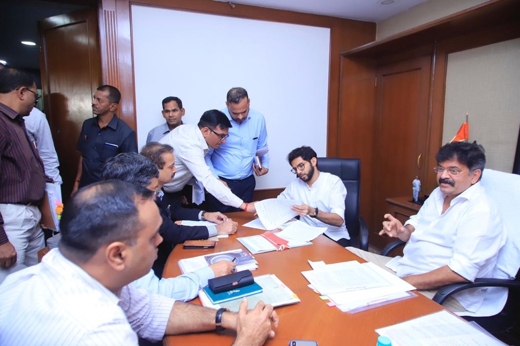 AUThackeray's tweet photo. 2) Joint Committee of Housing Secretary, Environment Secretary, Municipal Commissioner Mumbai set up for time bound and parallel disposal of permissions for real estate industry to rejuvenate it and give homes to home buyers on time. https://t.co/kaH8RJKDUB