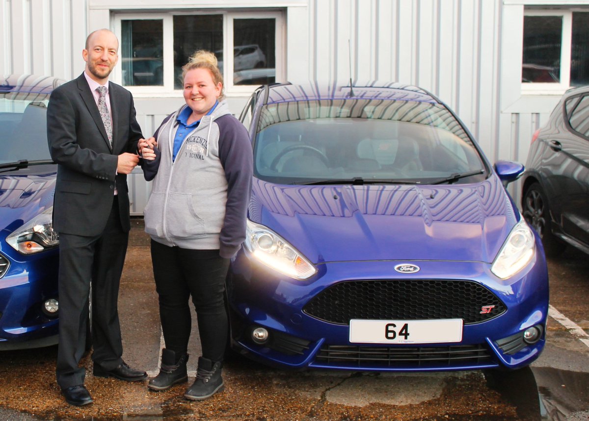 TCHarrisonFord's tweet photo. #HandoverTime
One very happy Carinda collecting her Fiesta St-2 from St Neots!
#NewCar #FiestaST https://t.co/eFY9MwJ8Qs