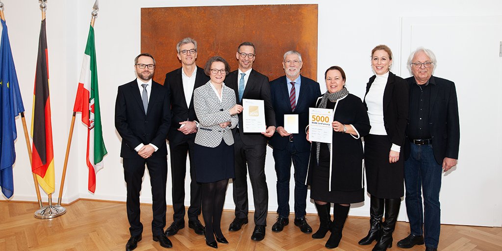 DGNB (@dgnb_ev) on Twitter photo 5.000 und mehr: #DGNB setzt Erfolg bei der Zertifizierung 2019 fort! Gestern ist das 5000. DGNB Zertifikat an das Laborgebäude von <a href="/lanuvnrw/">LANUV NRW</a> verliehen worden. Mit dabei <a href="/HeinenUlla/">Ursula Heinen-Esser</a> <a href="/inascharrenbach/">Ina Scharrenbach</a> <a href="/c_lemaitre_dgnb/">Christine Lemaitre</a> <a href="/Drees_Sommer/">Drees & Sommer</a>
dgnb.de/de/aktuell/pre…? 5.000 und mehr: #DGNB setzt Erfolg bei der Zertifizierung 2019 fort! Gestern ist das 5000. DGNB Zertifikat an das Laborgebäude von <a href="/lanuvnrw/">LANUV NRW</a> verliehen worden. Mit dabei <a href="/HeinenUlla/">Ursula Heinen-Esser</a> <a href="/inascharrenbach/">Ina Scharrenbach</a> <a href="/c_lemaitre_dgnb/">Christine Lemaitre</a> <a href="/Drees_Sommer/">Drees & Sommer</a>
dgnb.de/de/aktuell/pre…?