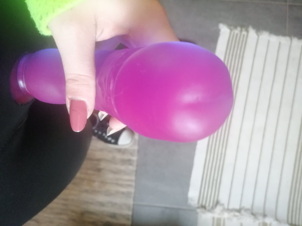 SashaExige's tweet photo. Ma purple dick reçu 👌🏻maintenant faut choisir qui l'utilisera en premier. https://t.co/9HFyMzDBUd