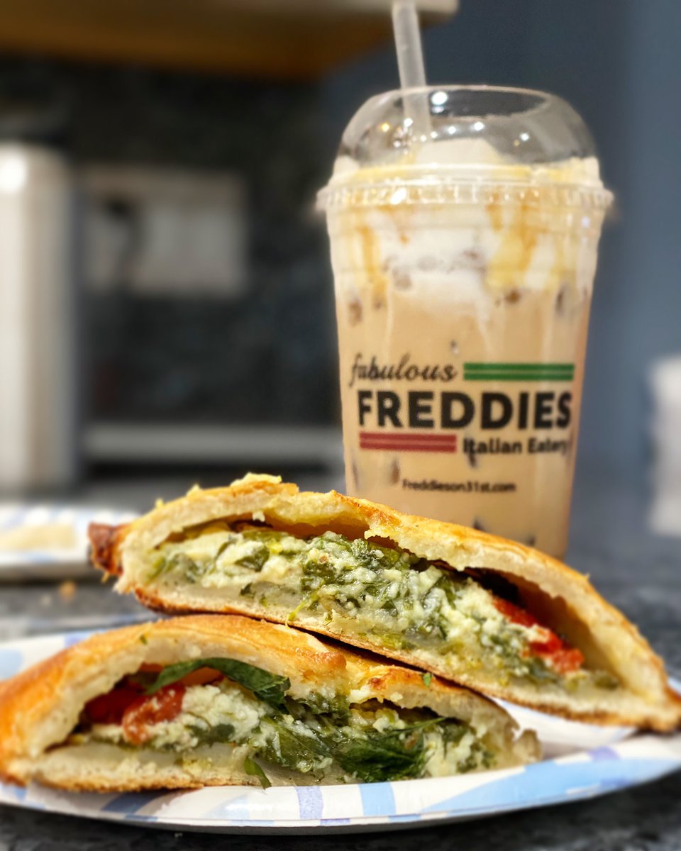 ChicagoCurbside's tweet photo. OPEN NOW • ORDER AHEAD OR WALK IN 🥰 #chicagocoffee #chicagocoffeeshops #chicagodrinks #lavazzacoffee #drinklocal #lavAzzaChicago https://t.co/qlMIw17p5X