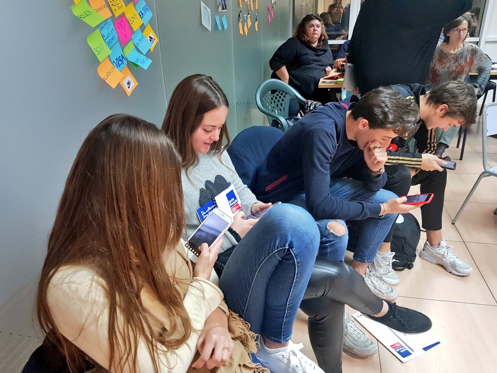 lfsevilla's tweet photo. Realizamos este taller en el #InterCVL con los alumnos y sus #smartphones. Última actividad de la jornada de mañana antes de la recepción institucional en el @Ayto_Sevilla.
#CVLSevilla #encuentrointernacional https://t.co/VZFL6tWiZu