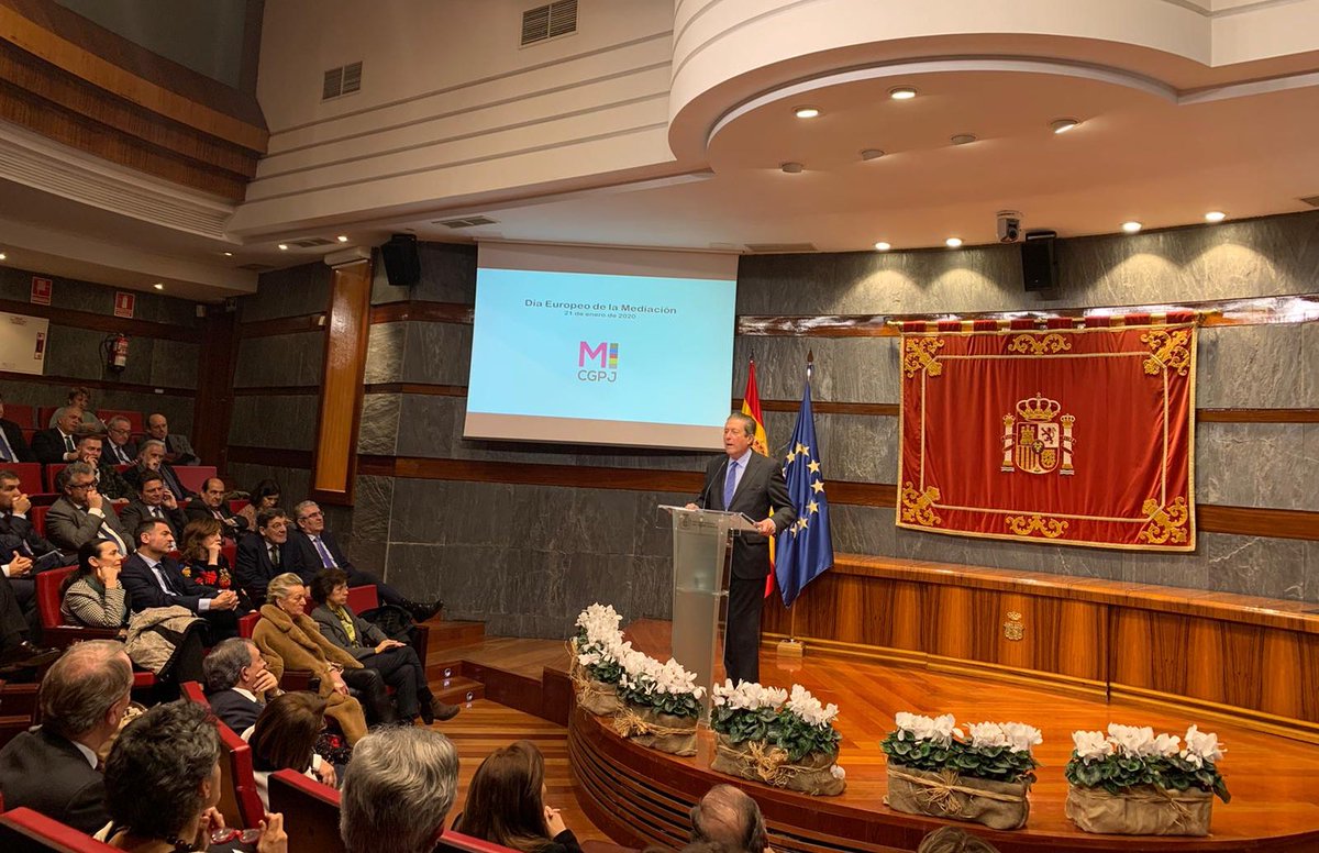 Participamos en la sede del <a href="/PoderJudicialEs/">Poder Judicial</a> por el #DíaDelaMediación 2020. Nuestra directora, <a href="/HelenaSoleto/">Helena Soleto</a>, participa interviniendo junto a <a href="/FMayorZaragoza/">F. Mayor Zaragoza</a>. #Mediación #cgpj