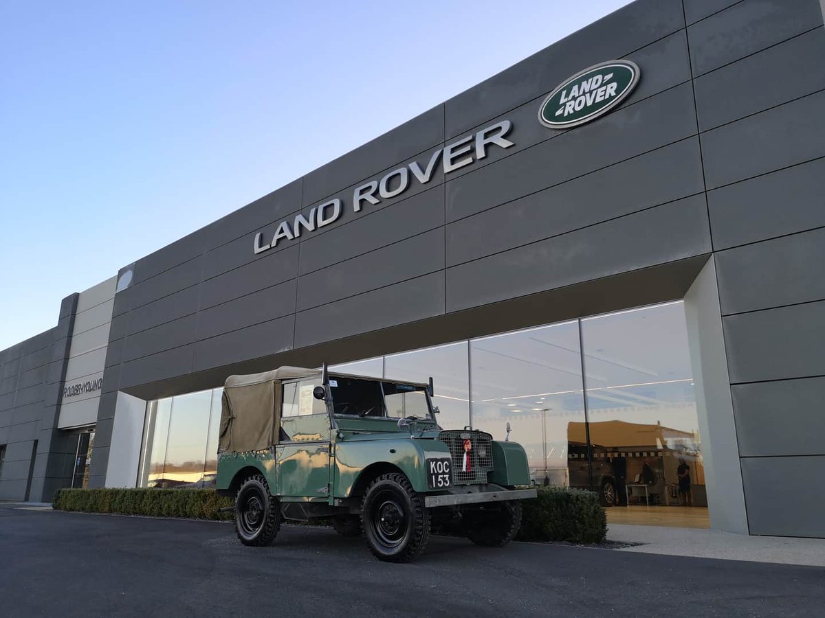 RogerYoungUK's tweet image. We have a special guest joining us this evening for our #NewDefender preview event...Roger's very own Land Rover Series I.
Out of 48 pre-production vehicles, this was number 30 built in 1947.

#LandRover #Defender