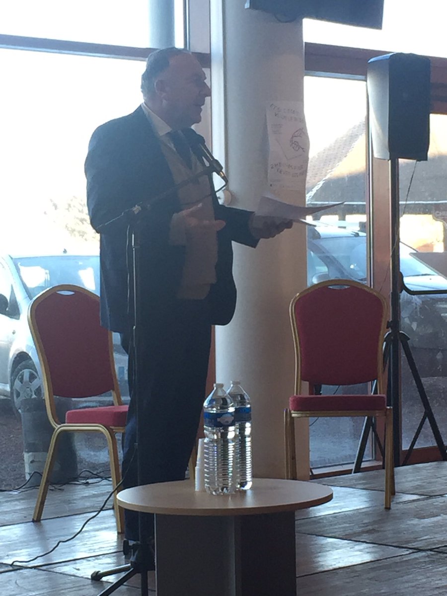 Lancement par <a href="/PierreGattaz/">Pierre Gattaz</a> et <a href="/FredericMotte/">Frédéric Motte 🇫🇷 🇨🇦🇪🇺🇺🇦👨‍🏭🌳🍺</a> des 2h pour <a href="/Y_Croire/">Y Croire & Agir</a> devant un public nombreux