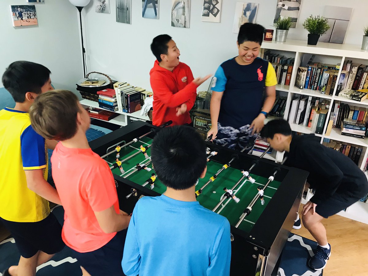 HHKSShackleton's tweet photo. Tech Free Tuesdays for the #boysofshackleton as the Year 8s enjoy the Compass Room...and take on Ms Crofton at chess! @Harrow_HK #shackletonfamily https://t.co/HDe00BFtCp