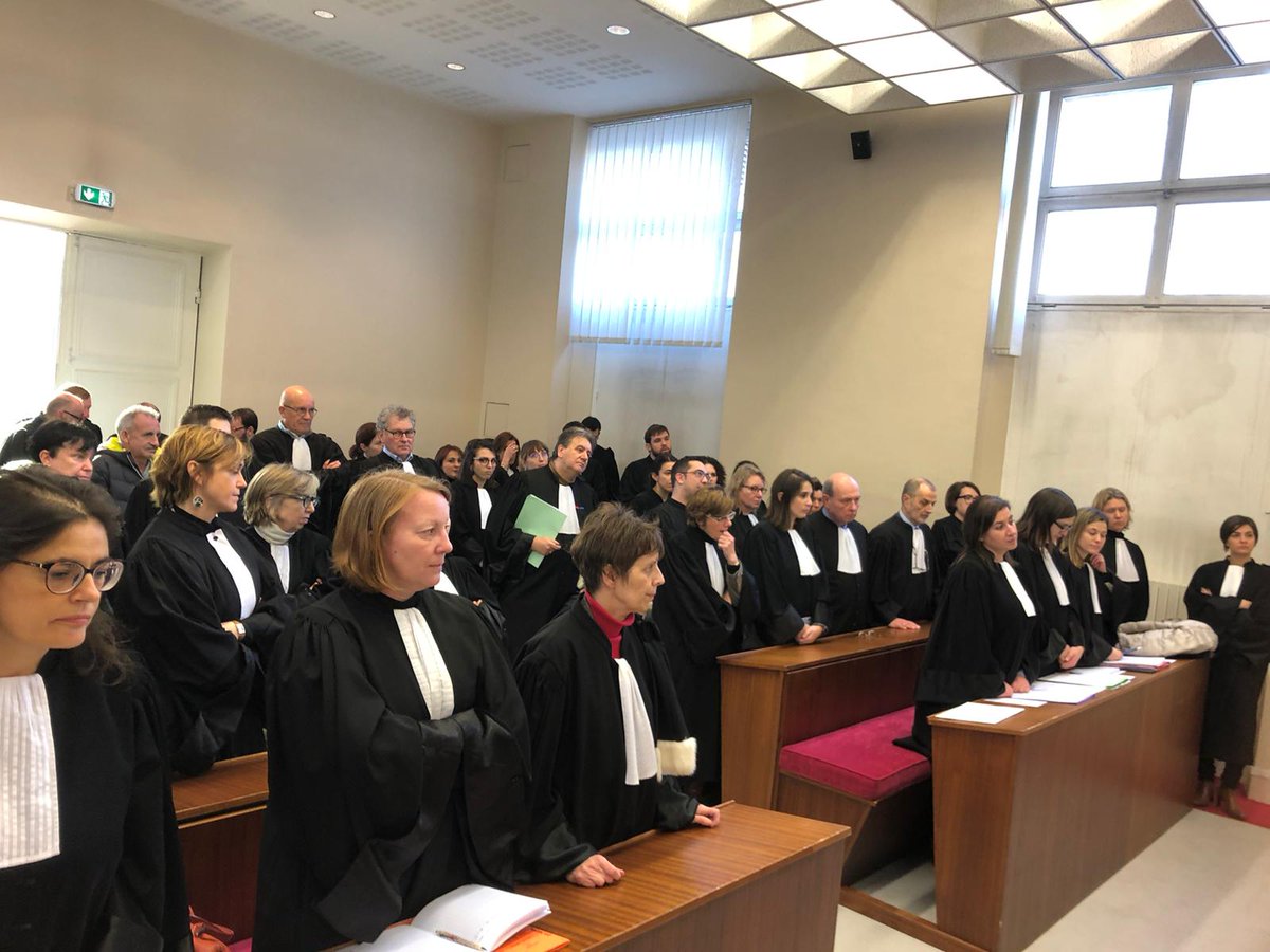 Le Barreau de Chartres continue la mobilisation devant le Tribunal de commerce de Chartres.
