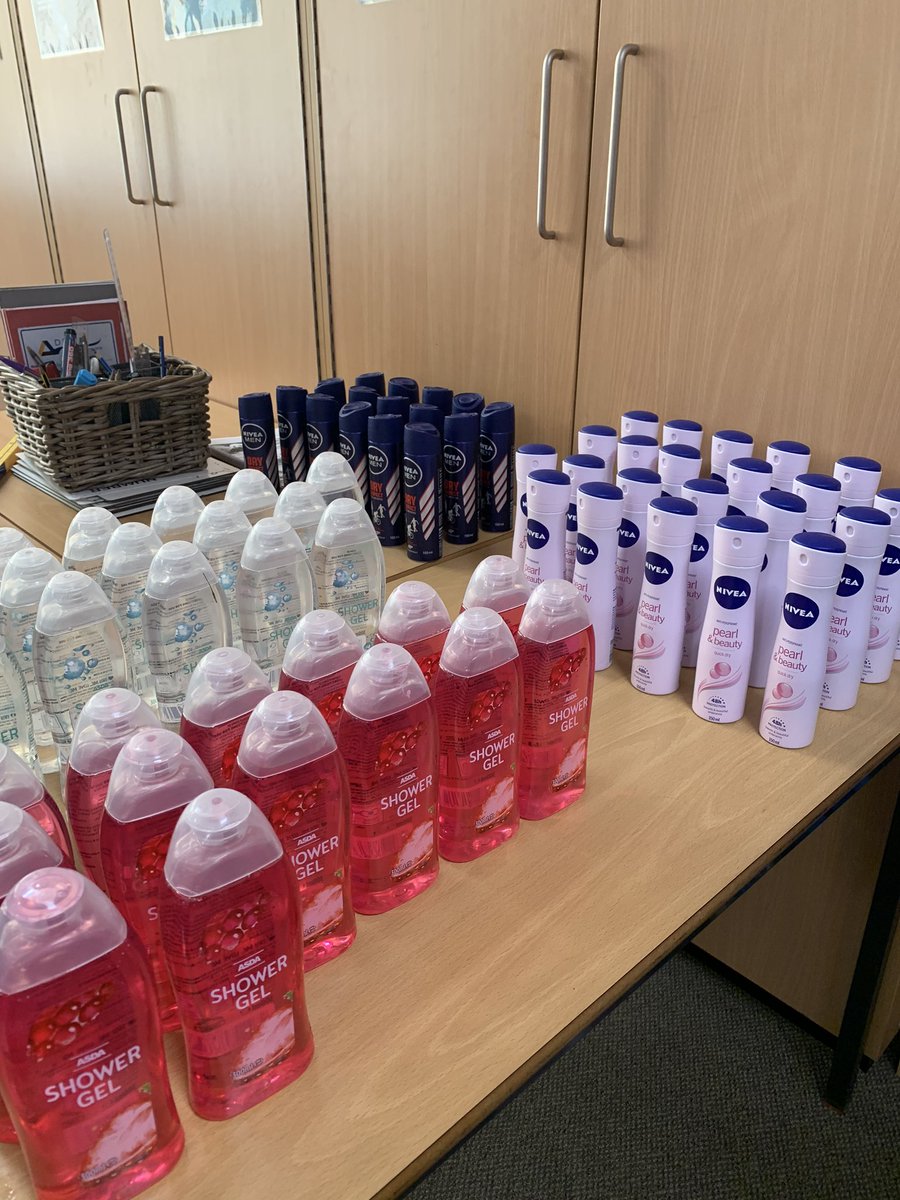 SimpsonsLane6C's tweet photo. This afternoon Year 6 have a special visitor to discuss the importance of personal hygiene @SimpsonsLane they are receiving some gifts as well https://t.co/l15yTqf2t8