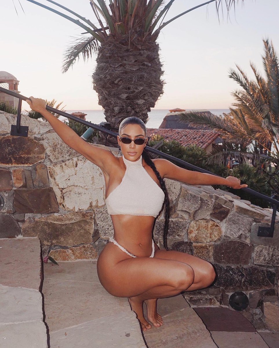 KimKardashian's tweet image. More Cabo ☀️🕶