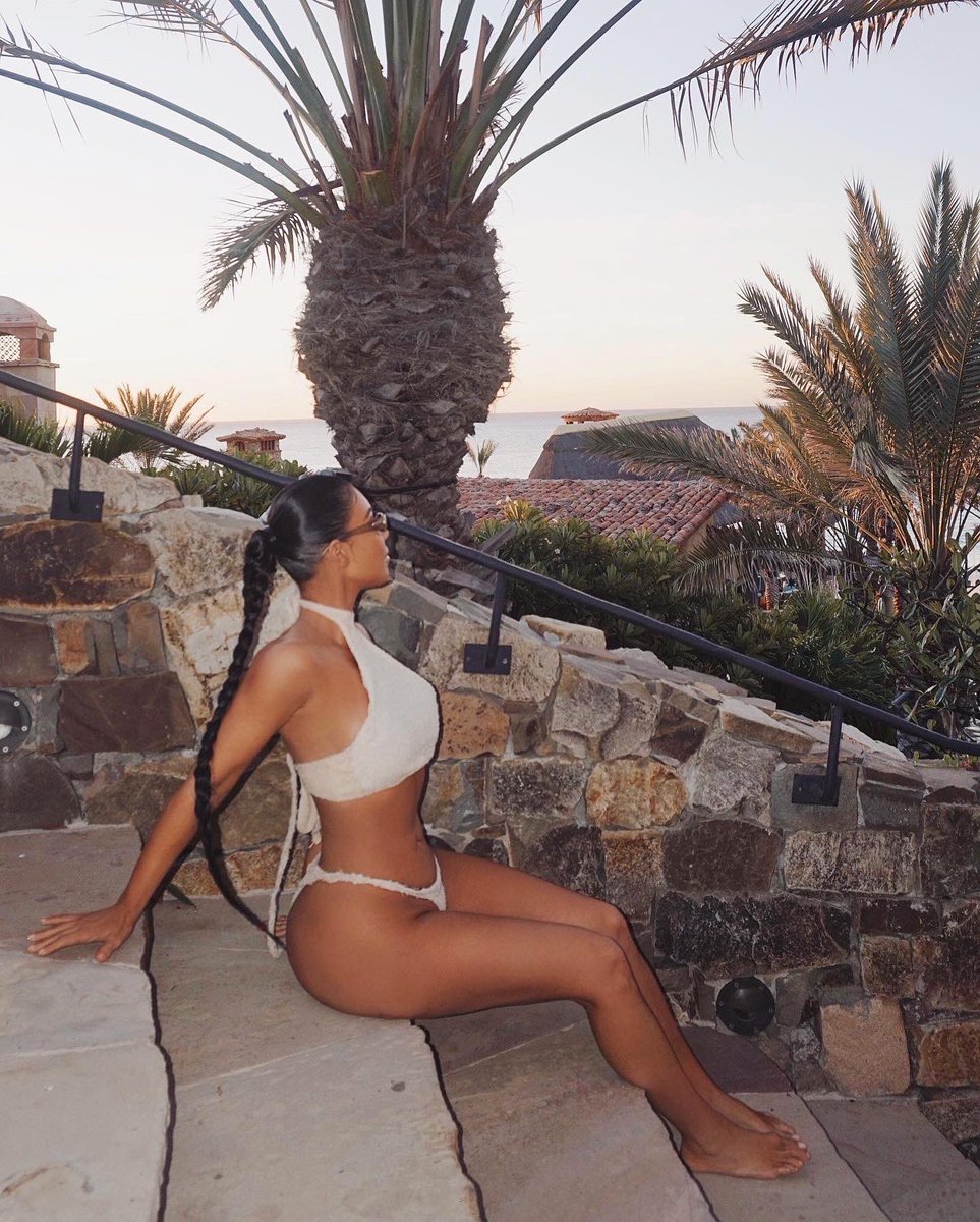 KimKardashian's tweet image. More Cabo ☀️🕶