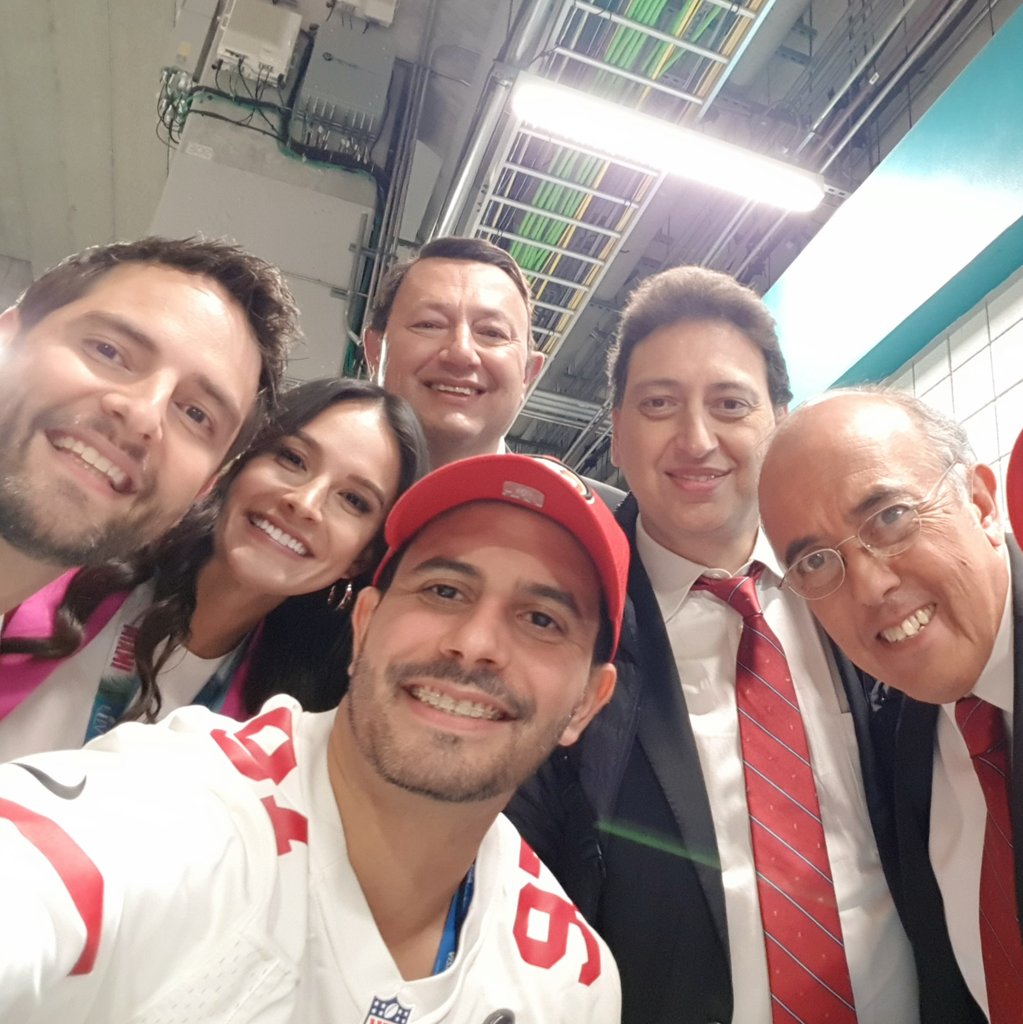 antoniodergal's tweet photo. @GeorginaHolguin @EnriqueBurak @adevaldes @PepeCegarra @memo_shutz que padre foto con todo el equipo de #TDN #SBLIV #miami #SuperBowl54 saludos!!! https://t.co/0N5VTTOhe0