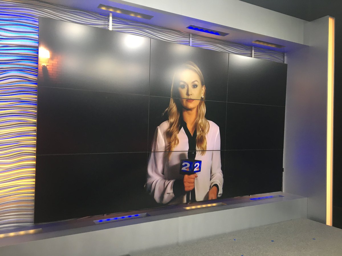 katielizturner's tweet photo. Right before my live shot tonight @RobStormTeam2 sends me this π #upclose #andpersonal https://t.co/RPOnT7QjPv