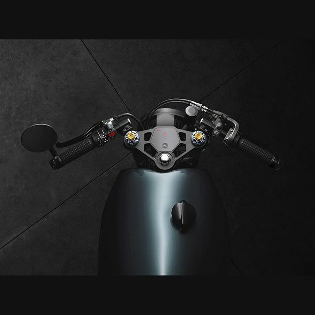 Update: We are in the Central Time Zone. Here’s a new picture of our #thruxton build to celebrate. #the1motoshow <a href="/the1moto/">The 1 Moto Show</a> 📷by: @justinbordeaux 
<a href="/officialtriumph/">Triumph Motorcycles</a>
<a href="/triumphamerica/">Triumph Motorcycles</a>
<a href="/motogadget/">motogadget</a>
@tannermatic
<a href="/ktechsuspension/">K-Tech Suspension Ltd</a>
<a href="/british_customs/">British Customs</a>
@abm_motorradteile
<a href="/relicateleather/">Relicate</a>
<a href="/c/">c</a>…