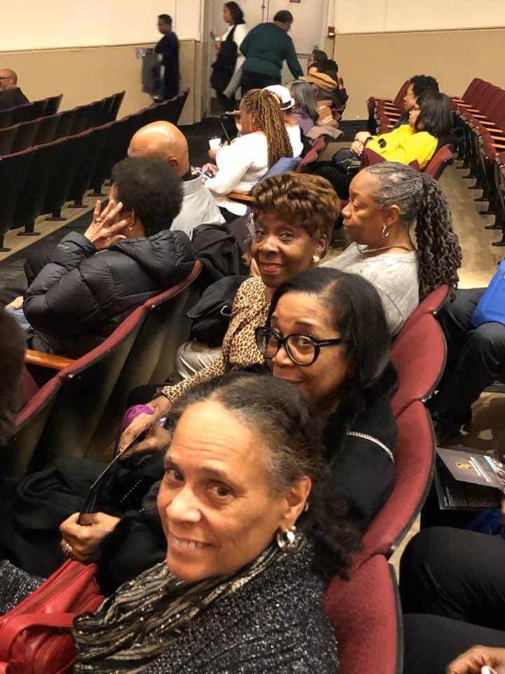 GQL1996's tweet photo. The Arts Facet of the #GreaterQueensChapter of The Links, Inc. hosted dinner and a great night out to see in concert the amazing Peabo Bryson and Regina Belle at the Kupferberg Center for the Arts!
#GreaterQueensLinks
#TheLinksInc
#EALinks
#LinkToLink
#ArtsFacet
#Friendship https://t.co/ZqUrAoo16z