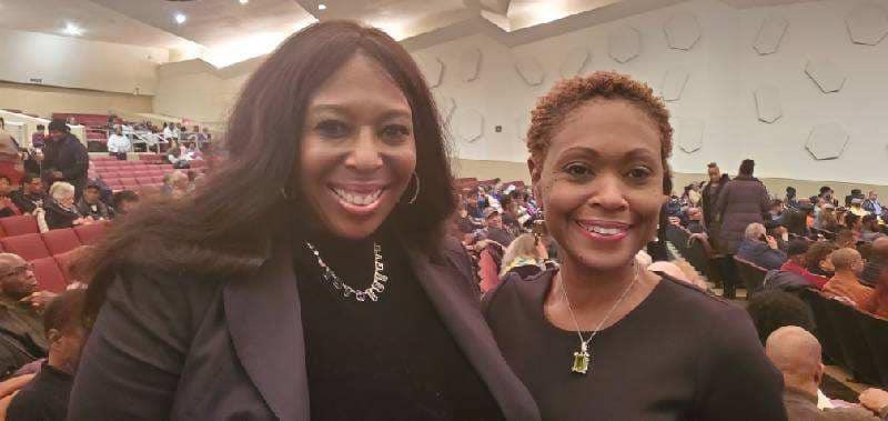 GQL1996's tweet photo. The Arts Facet of the #GreaterQueensChapter of The Links, Inc. hosted dinner and a great night out to see in concert the amazing Peabo Bryson and Regina Belle at the Kupferberg Center for the Arts!
#GreaterQueensLinks
#TheLinksInc
#EALinks
#LinkToLink
#ArtsFacet
#Friendship https://t.co/ZqUrAoo16z