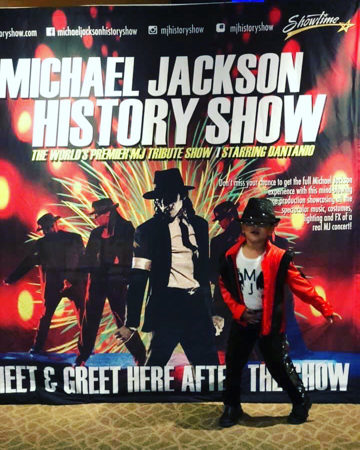 How awesome is this little fan! Watch out world he's on his way. 🕺🏻 

#mjhistoryshow #michaeljackson #minifan #thekingliveson